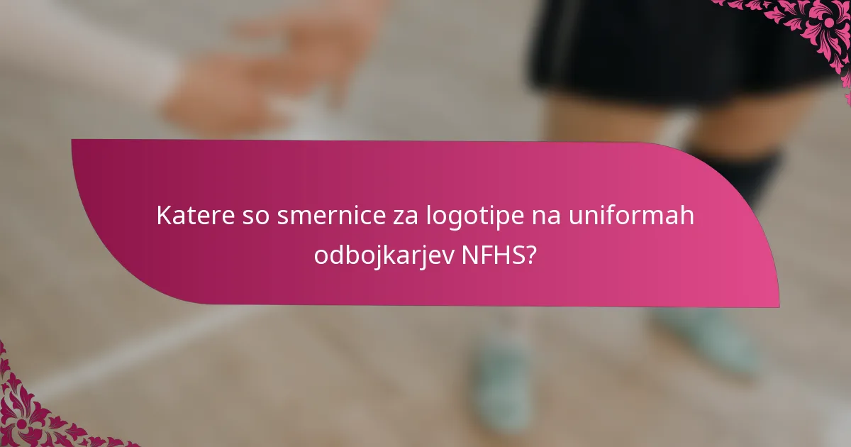 Katere so smernice za logotipe na uniformah odbojkarjev NFHS?